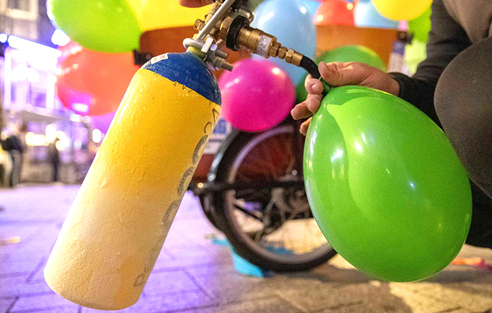 Насколько безопаснее закись азота по сравнению с алкоголем?